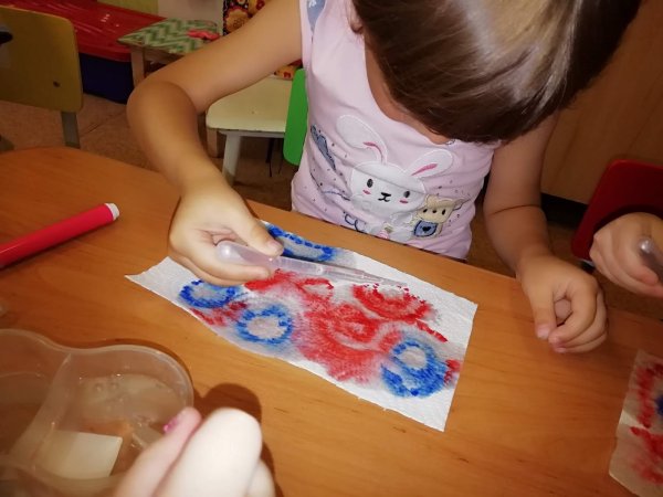 Рисование бумажными салфетками