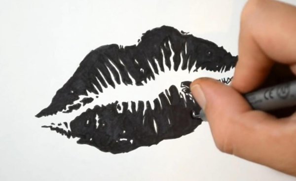 Рисунки маркером на бумаге