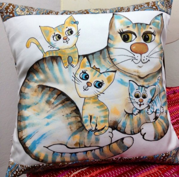 Подушки с ручной росписью