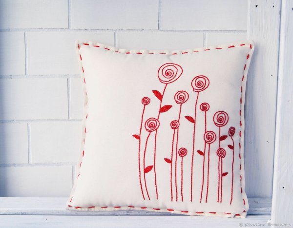 Декоративные подушки с вышивкой