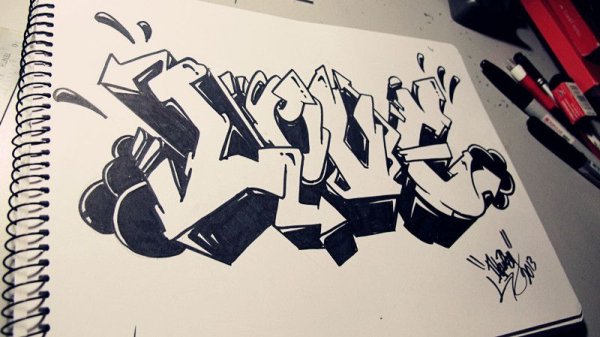 Надписи маркером на бумаге