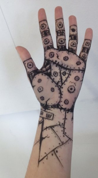 Рисование на руках ручкой