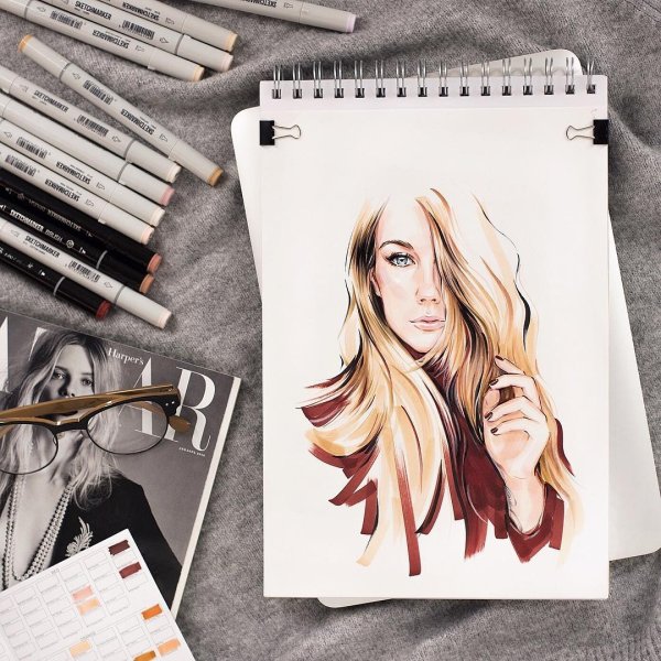 Девушка спиртовыми маркерами