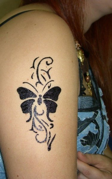 Легкие тату хной на плече