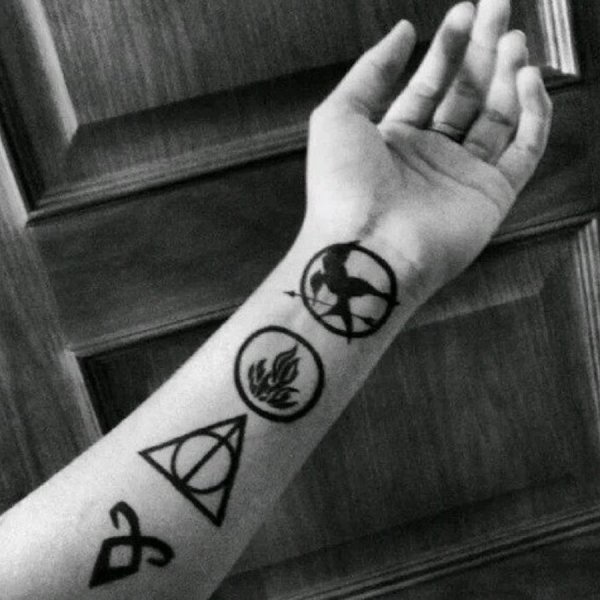 Татуировки фломастером на руке