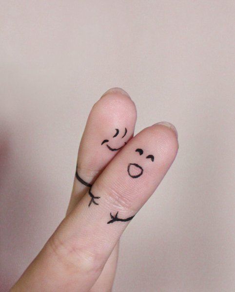 Маленькие рисунки на пальцах