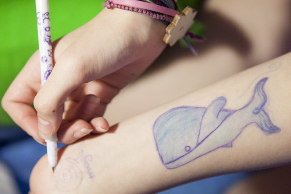 Татухи на руку ручкой синей