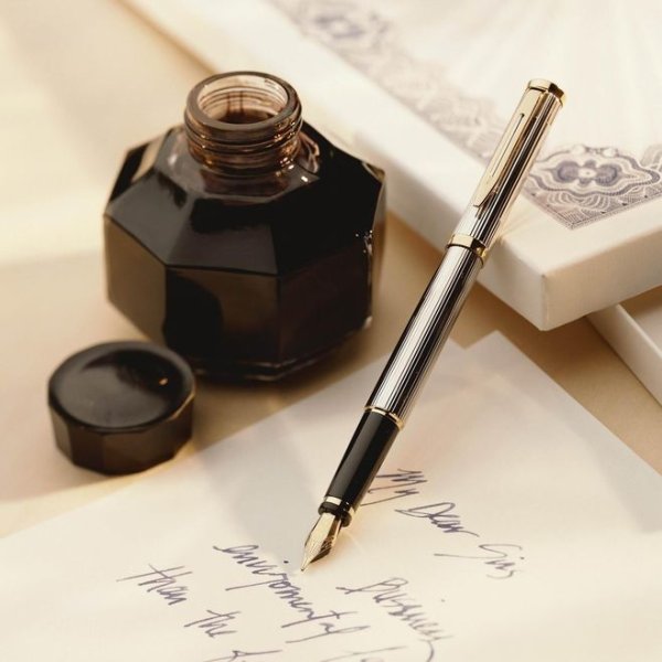 Перьевая ручка с чернилами