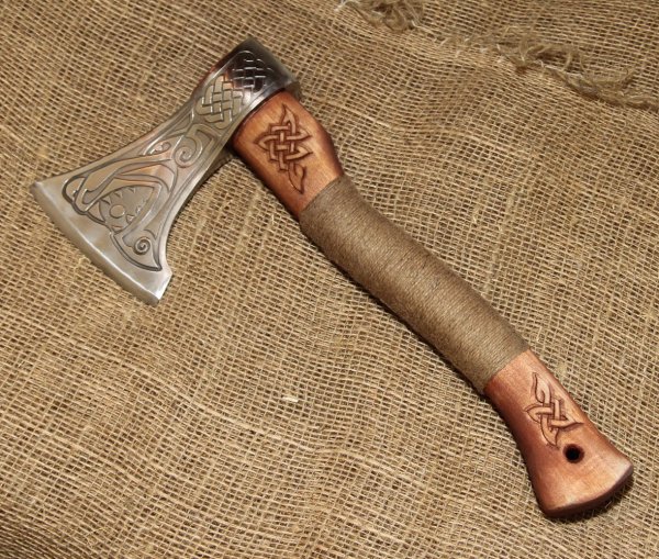 Орнамент на топор