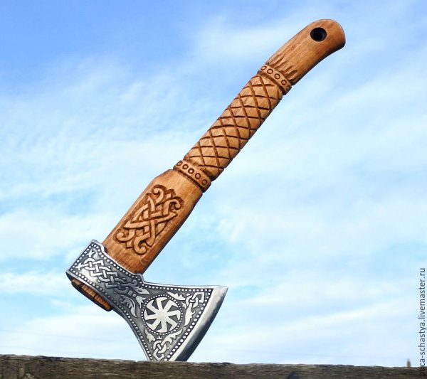 Резное топорище для топора