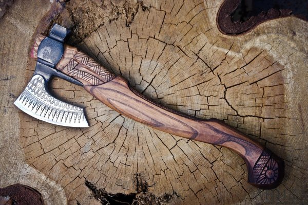 Украшение рукоятки топора