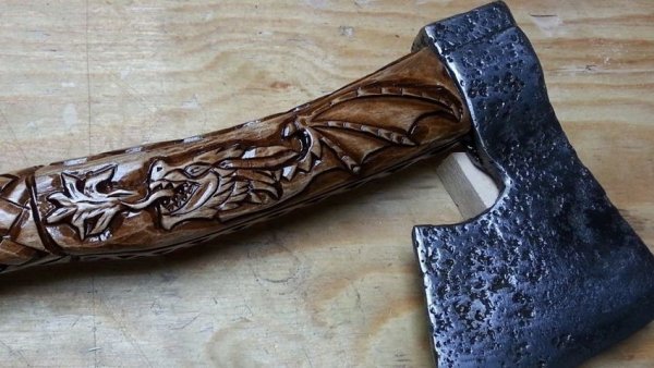 Надпись на топоре