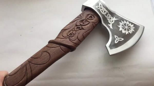 Ручка для топорика резная