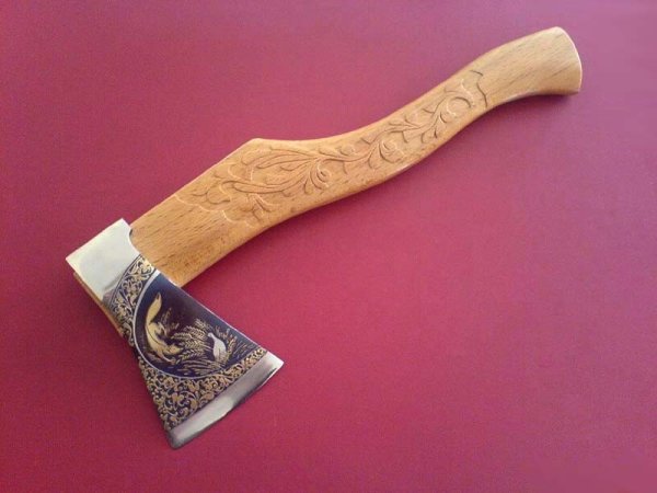 Резная ручка топора