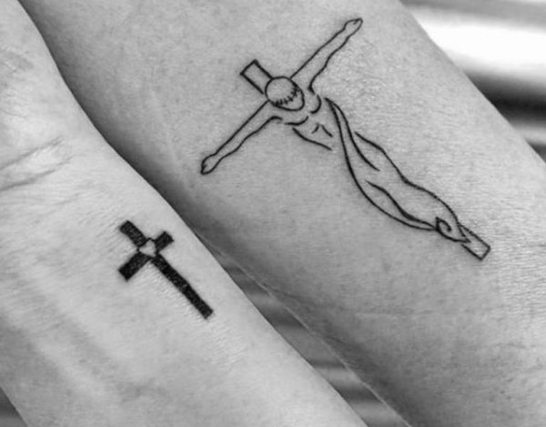 Тату крест простой