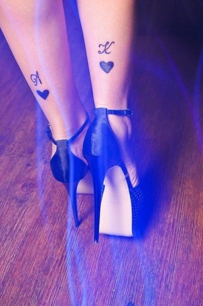 Тату ручкой на ноге