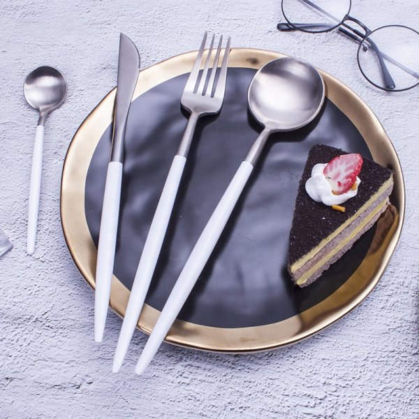 Приборы столовые Тайлер Бретон