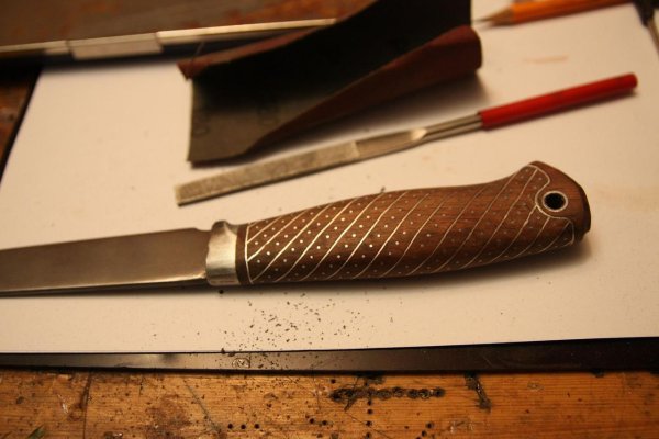 Насечки на ручке ножа