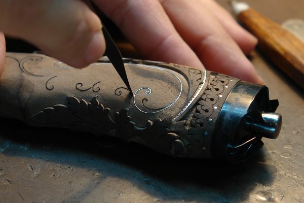 Всечка металла в дерево