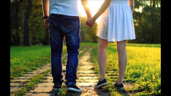 Рисунок карандашом парень с девушкой