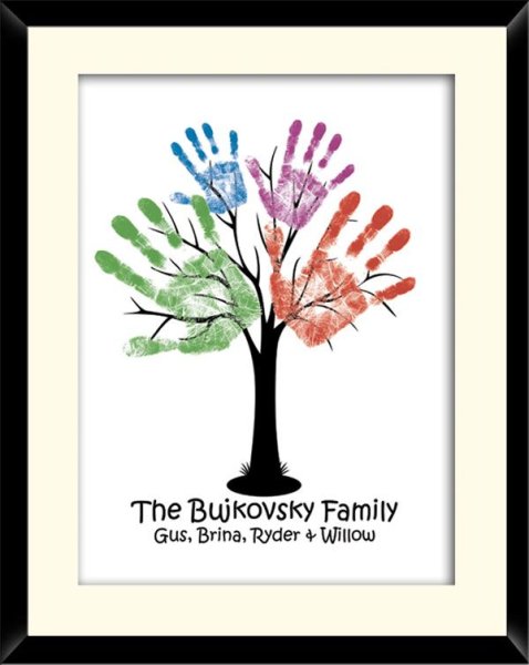 Дерево из отпечатков ладошек