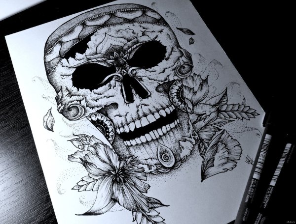 Тату ручкой череп