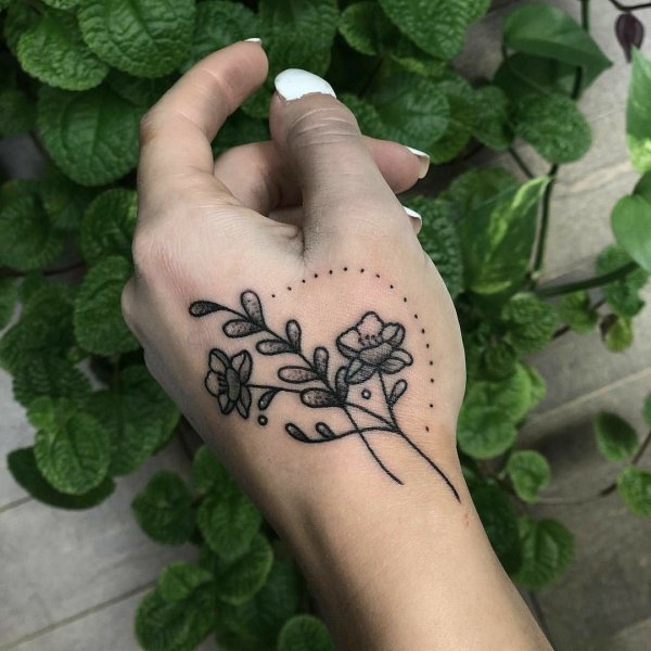 Тату ручкой на запястье