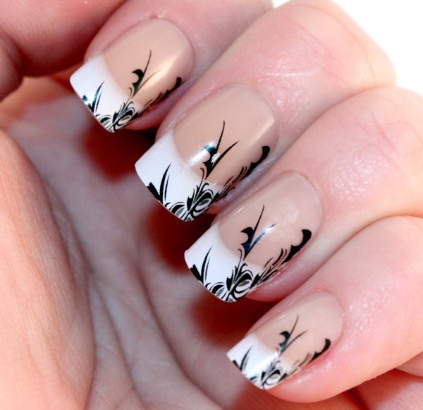 Маникюр прозрачный с рисунком