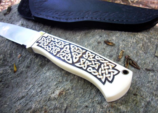 Нож Лось (дамасская сталь, кап клена, мельхиор)