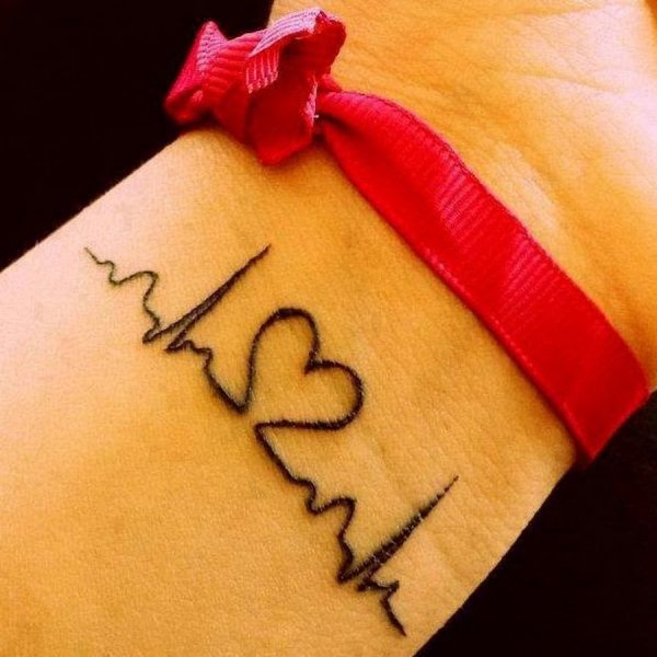 Тату пульс с сердцем