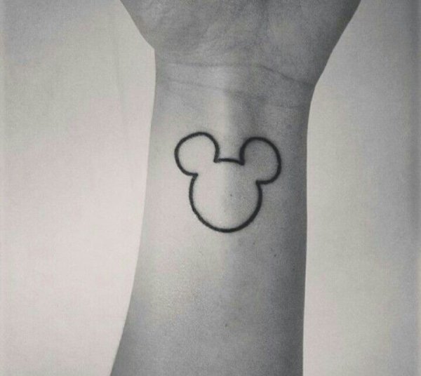 Маленькие татушки черной ручкой