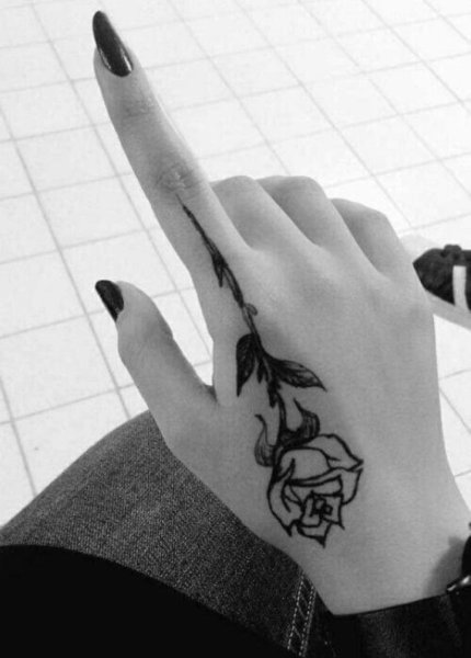 Тату на кисти для девушек