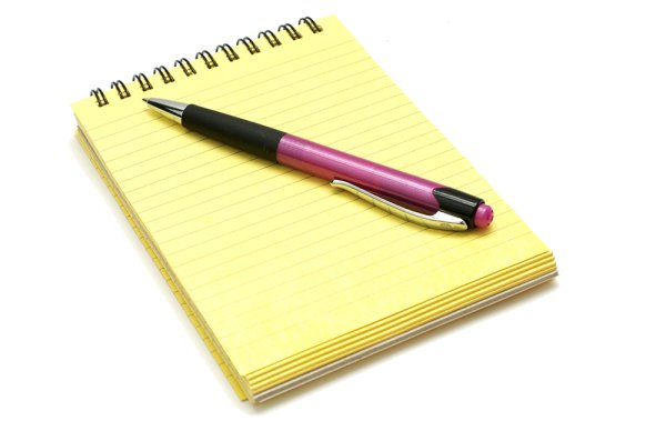 Блокнот с ручкой на прозрачном фоне