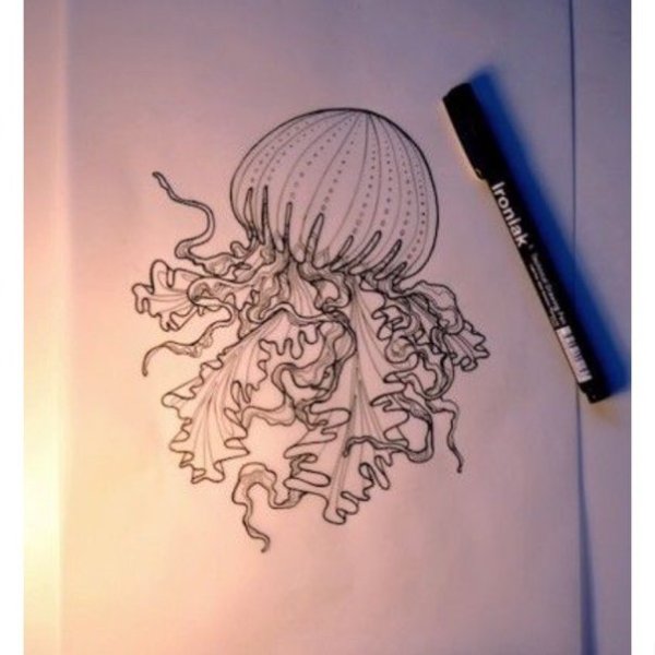 Чёрной гелевой ручкой медуза