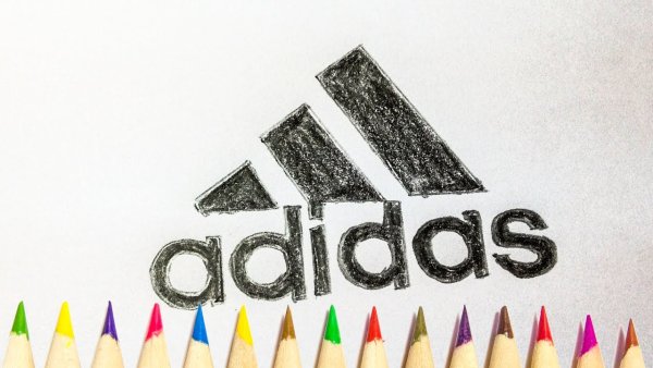 Адидас карандашом