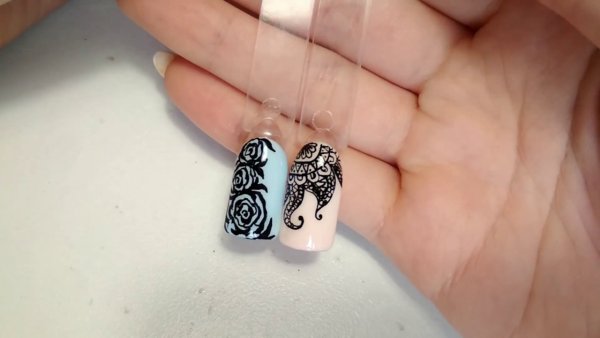 Маникюр с геометрическими животными