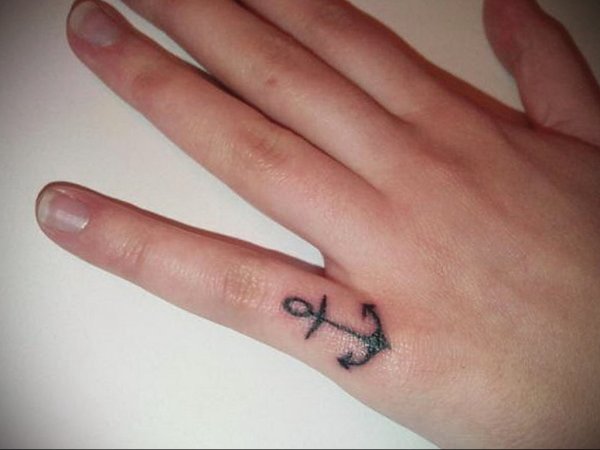 Татухи на пальцах легкие