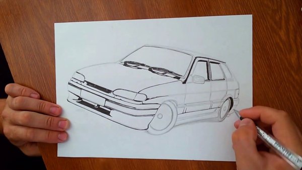 Рисунки машин на бумаге