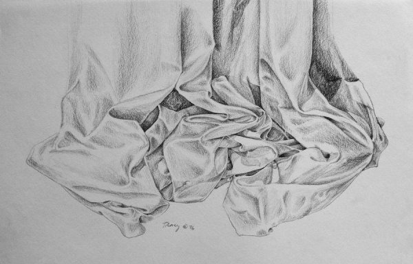 Рисунок драпировки ткани чёрной ручкой