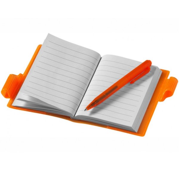 Ребенок с тетрадью и ручкой