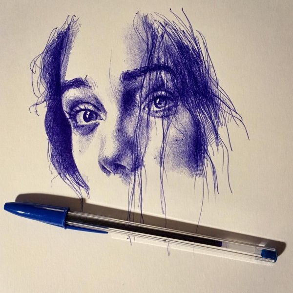 Шариковая ручка на прозрачном фоне