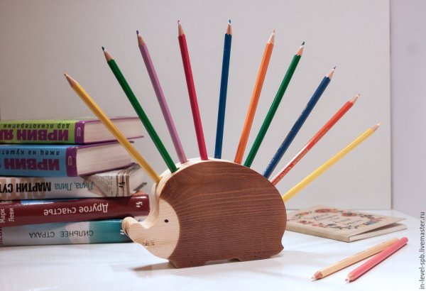 Подставка из древесины для карандашей