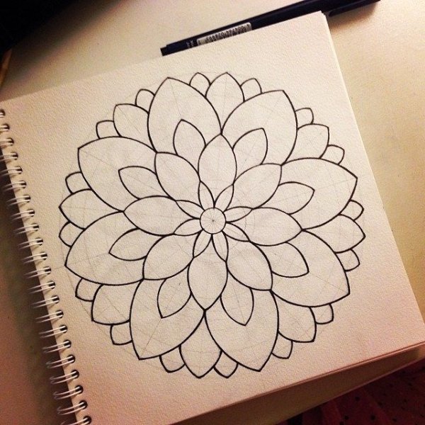 Узоры ручкой на бумаге