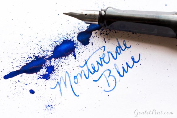 Ручка с голубыми чернилами