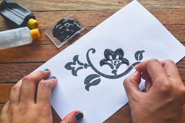 Временное тату на бумаге