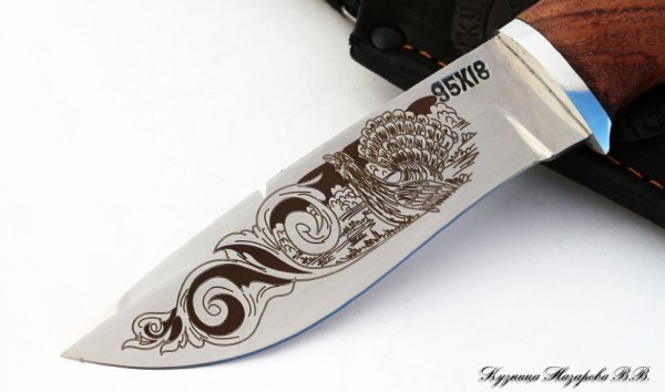 Гравировка на лезвии ножа