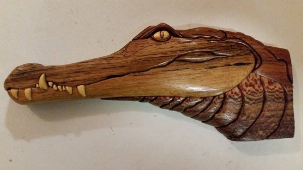 Резьба по дереву крокодил