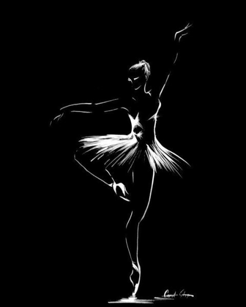 Танцовщица на черном фоне