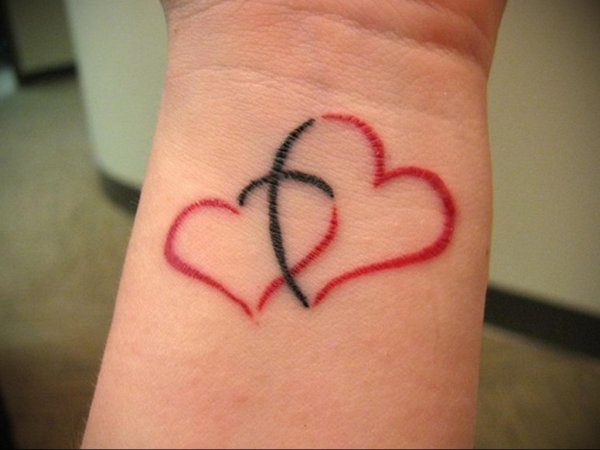 Сердечко на руке ручкой