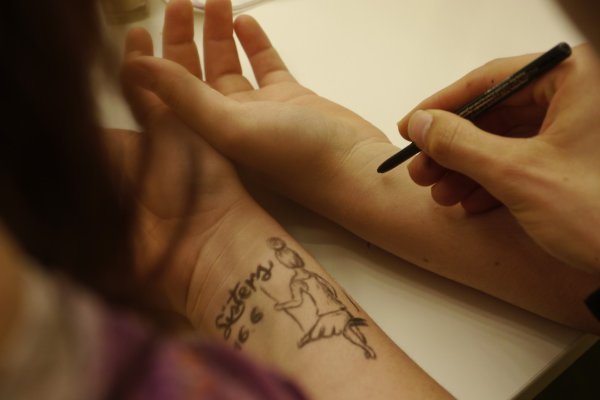 Красивые рисунки на теле ручкой
